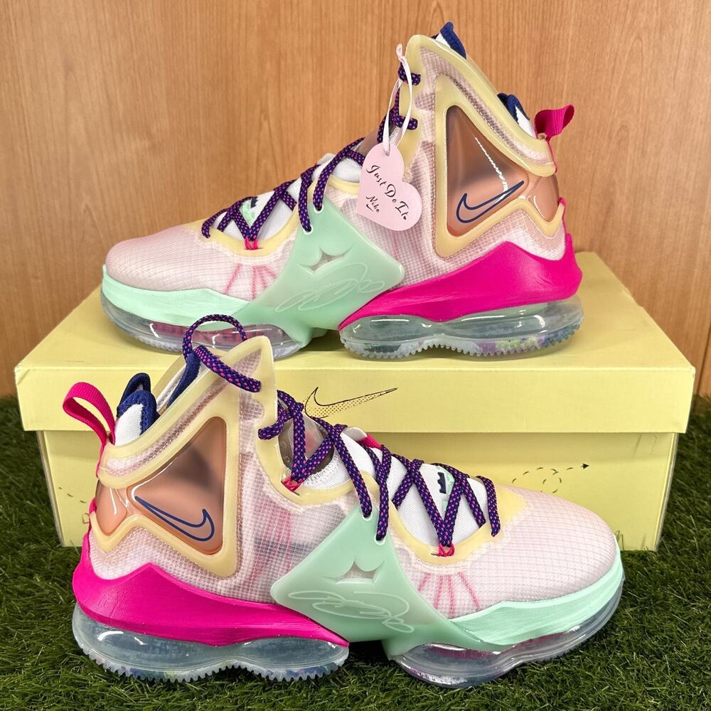 Nike LeBron 19 Valentine's Day Basketball Shoes DH8459-900 Men's Size 10.5